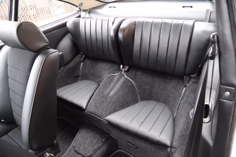 Hàng ghế sau xe Porsche 911 Carrera RS 2.7 1973