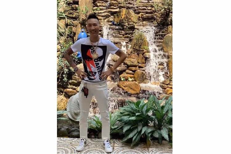 Huấn Hoa Hồng - chủ công ty làm dịch vụ Facebook ở Việt Nam - Hình 3 Huan Hoa Hong - chu cong ty lam dich vu Facebook o Viet Nam-Hinh-3