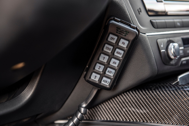 Hệ thống bộ đàm liên lạc trên xe chống đạn APR RS7.