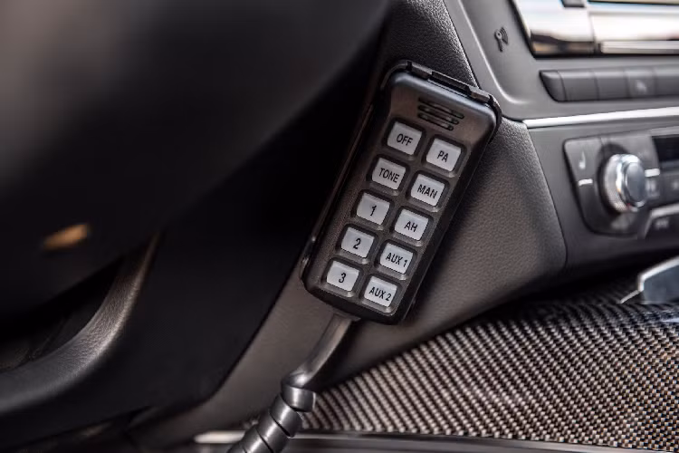 Hệ thống bộ đàm liên lạc trên xe chống đạn APR RS7.