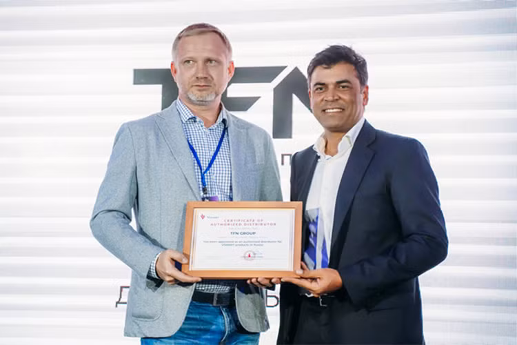 VinSmart chao san Nga voi 4 mau smartphone moi-Hinh-3