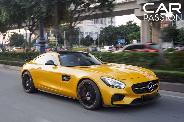 Chiếc xe thể thao Mercedes-AMG GT S Edition 1 này được nhập khẩu chính hãng và từng thuộc sở hữu của một nữ doanh nhân tại phía Bắc nhưng hiện nay đã được sang tay lại cho một doanh nhân có tiếng tại Sài Gòn. Hiện nay chiếc siêu xe mang thương hiệu ngôi sao ba cánh đang nằm chung garage với hai cái tên nổi tiếng khác là Bentley Continental GT V8 và Ferrari 488 GTB độ Misha Design độc nhất vô nhị tại Việt Nam.
