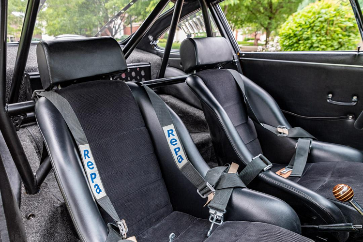 Cabin xe Porsche 911 2.7 đời 1967