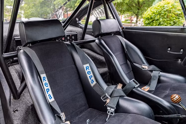 Cabin xe Porsche 911 2.7 đời 1967