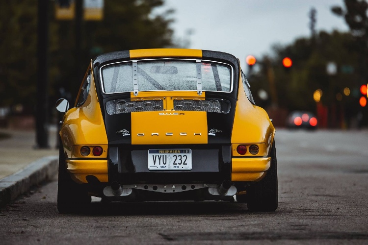 Đuôi xe đã được độ lại rất nhiều chi tiết