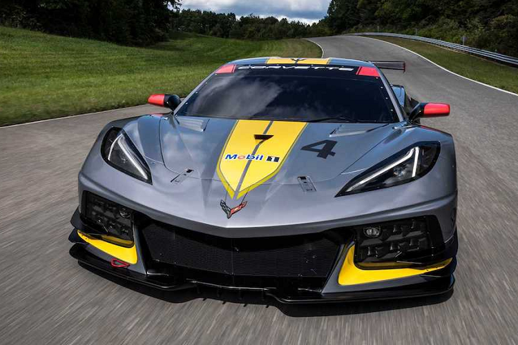 Mặc dù vậy Chevrolet vẫn có thể định giá Corvette C8 chỉ ở mức khởi điểm từ dưới 60.000 USD, khiến nó trở thành một "món hời" so với các siêu xe danh tiếng khác khi rẻ hơn gấp vài lần. Với nền tảng ưu việt này, phiên bản đua Corvette C8.R cũng được những người yêu xe mong đợi sẽ tạo nên nhiều bất ngờ tại các giải đấu lớn.