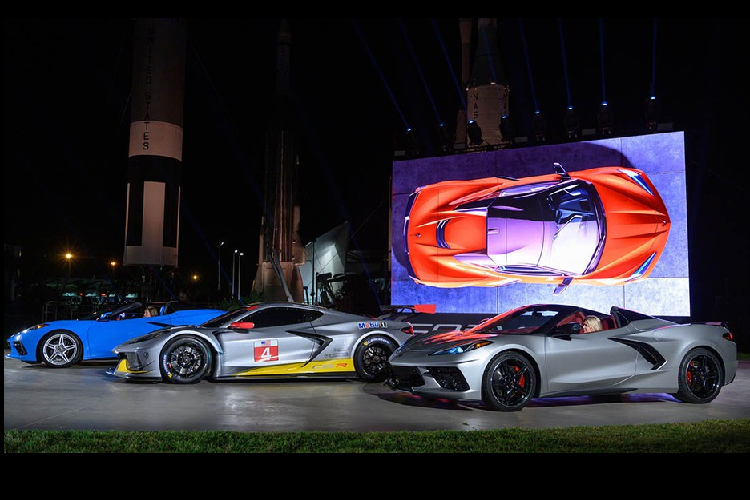 “Chiếc C8.R không đơn thuần chỉ là một phiên bản xe đua của mẫu C8 Corvette Stingray 2020, mà nó còn là sự hội tụ nhiều năm qua của các quá trình nghiên cứu thử nghiệm, phát triển giữa các bộ phận liên quan như GM Design, bộ phận cơ khí chế tạo và đặc biệt là đội đua Corvette Racing Team”, chia sẻ của ông Jim Campbell – Phó Chủ tịch bộ phận Performance và Motorsports của Chevrolet U.S.