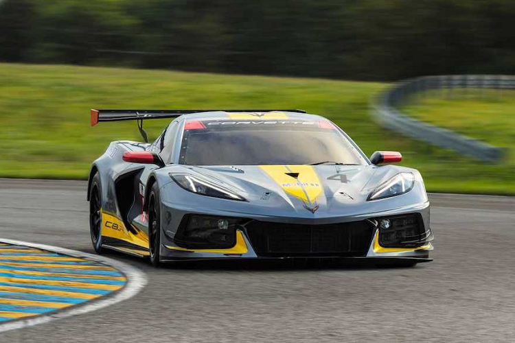 Hiện chưa rõ công suất trên bản xe đua C8.R đạt mức bao nhiêu, song vẫn phải dựa trên nền tảng động cơ của bản thương mại C8 Corvette 2020 thế hệ mới – động cơ V8 6.2L LT2 nạp khí tự nhiên có công suất 495 mã lực và mô-men xoắn 637Nm. Nếu bản thương mại C8 Corvette mới sử dụng hộp số 8 cấp ly hợp kép, thì trên bản xe đua C8.R chắc chắn sẽ không dùng loại hộp số này, mà thay vào đó là loại hộp số sàn chuyên dụng cho xe đua. Xe vẫn có cấu hình dẫn động cầu sau.