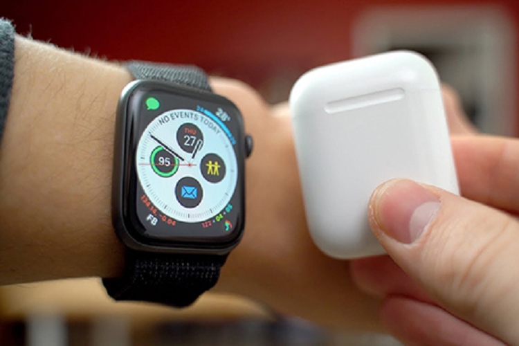 Apple yeu cau mien thue Apple Watch, AirPods
