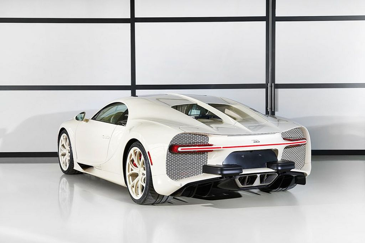 Đối với tỷ phú Manny Khoshbin, ông nổi tiếng với các thú chơi độc và lạ. Với cá nhân ông, những chiếc xe dù có mạnh và đẳng cấp tới đâu nhưng cũng chưa chắc đã phải là hoàn hảo. Bởi lẽ, Khoshbin có một cái nhìn rất khác về sự hoàn mỹ.