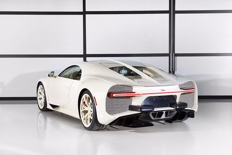 Đối với tỷ phú Manny Khoshbin, ông nổi tiếng với các thú chơi độc và lạ. Với cá nhân ông, những chiếc xe dù có mạnh và đẳng cấp tới đâu nhưng cũng chưa chắc đã phải là hoàn hảo. Bởi lẽ, Khoshbin có một cái nhìn rất khác về sự hoàn mỹ.