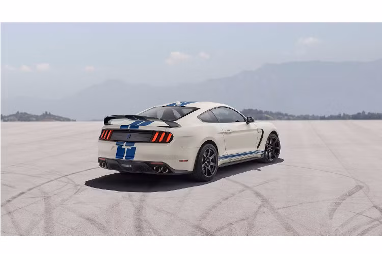 Trong quá trình phát triển, dòng xe Shelby Mustang đã đạt được nhiều cột mốc quan trọng về mặt hiệu suất, khi nó là chiếc Mustang đầu tiên mang công suất lần lượt: 300+, 500+, 600+ và 700+ mã lực đầu tiên.