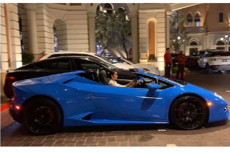 Tính tới thời điểm hiện tại, hoa hậu Phạm Hương đã rời xa Showbiz Việt và sang Mỹ định cư được hơn 1 năm nhưng cuộc sống của cô ở "Xứ cờ hoa" cũng đón nhận không ít sự quan tâm từ các fan hâm mộ trong nước.