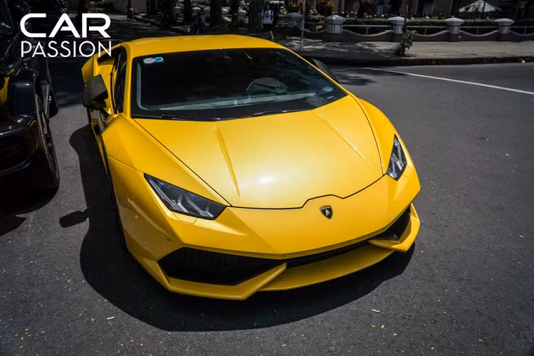 Huracan là dòng xe được người chơi xe tại Việt Nam ưa chuộng. Số lượng siêu xe dòng này đang lăn bánh ở Việt Nam ở vào khoảng hơn 15 chiếc. Giá bán Lamborghini Huracan LP610-4 ban đầu tại thị trường Việt Nam ở mức trên 16 tỷ đồng.