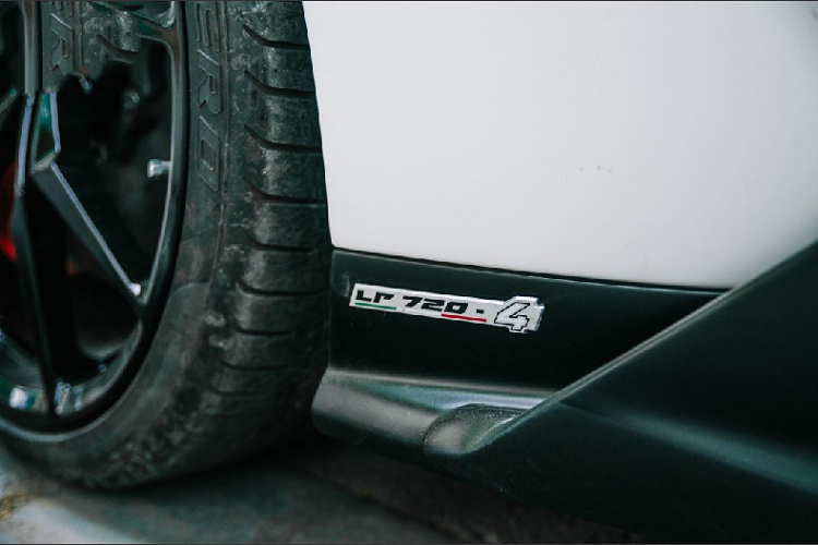 Sau 8 năm ra mắt, Aventador đã được phát triển tới 7 phiên bản cùng những phiên bản phát triển dựa trên nền tảng Aventador như Lamborghini Veneno, Lamborghini Centenario, Aventador J. Aventador thu hút được khá nhiều người kể cả những người không quá đam mê xe.