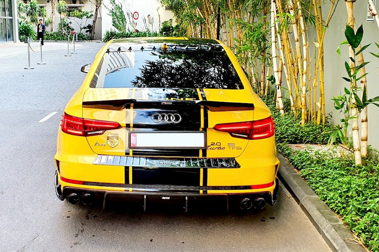 Trong khi đó cản sau và nẹp hai bên thân xe là "hàng thửa", cũng có thiết kế thể thao với các khe gió và cánh khuếch tán.