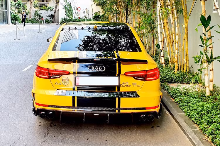 Trong khi đó cản sau và nẹp hai bên thân xe là "hàng thửa", cũng có thiết kế thể thao với các khe gió và cánh khuếch tán.