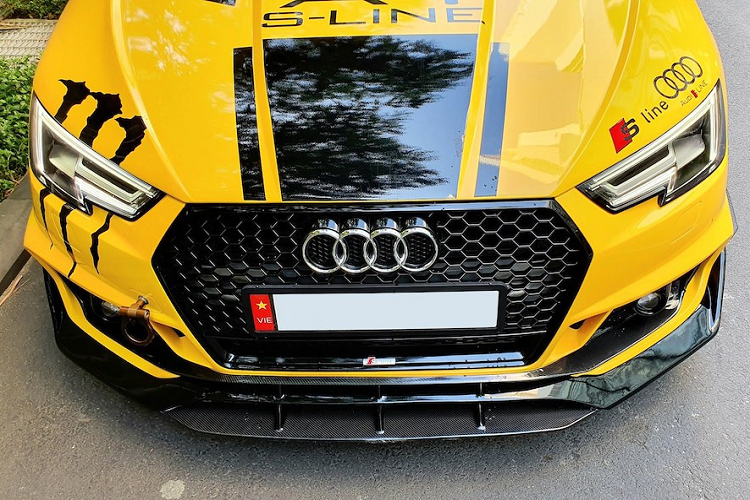 Theo đuổi phong cách thể thao, một người chơi xe sang Audi A4 tại thành phố biển Nha Trang đã "dọn" lại ngoại hình chiếc A4 S-Line của mình một cách bắt mắt và ấn tượng.