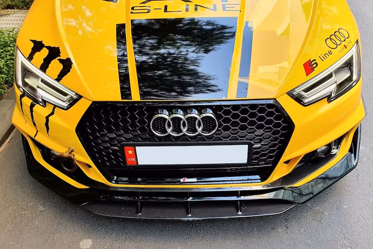 Theo đuổi phong cách thể thao, một người chơi xe sang Audi A4 tại thành phố biển Nha Trang đã "dọn" lại ngoại hình chiếc A4 S-Line của mình một cách bắt mắt và ấn tượng.
