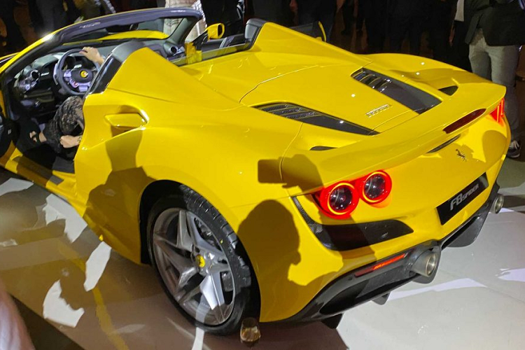 Xe vẫn sử dụng động cơ V8 tăng áp kép mạnh mẽ nhất mà hãng từng sản xuất. Động cơ này có dung tích 3.9 lít, sản sinh công suất cực đại 720 mã lực và mô-men xoắn cực đại 770 Nm.