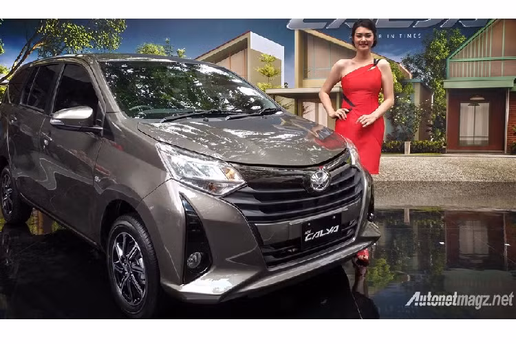 Sau 3 năm có mặt trên thị trường Indonesia, mẫu xe MPV Toyota Calya đã được bổ sung phiên bản 2020 với thiết kế nâng cấp. Theo đó, Toyota Calya 2020 được trang bị đầu xe hầm hố hơn và có vẻ chịu ảnh hưởng từ mẫu xe concept HY Fun từng trình làng trong triển lãm Ô tô Quốc tế Gaikindo 2019 (GIIAS 2019).