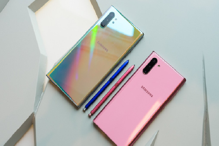 Với Zoom-in Mic, Galaxy Note10 sẽ rất tiện dụng cho những bạn thích đi quay vlog ở những nơi đông người nhưng vẫn có thể thu rõ tiếng của mình, tránh bị các luồng âm thanh xung quanh ảnh hưởng.