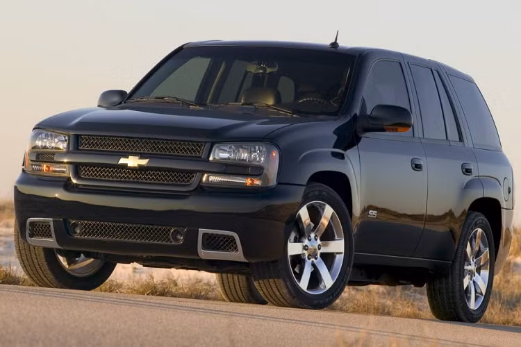 Trên thực tế, mẫu xe SUV Chevrolet TrailBlazer “mới” đã từng được giới thiệu tại triển lãm ôtô Thượng Hải 2019 diễn ra vào đầu năm nay, bên cạnh một chiếc crossover hạng B được gọi với tên Tracker. Chúng đều có kiểu dáng khá cầu kỳ với những đường nét chi tiết sắc sảo và kích thước chỉ chênh lệch nhau đôi chút.