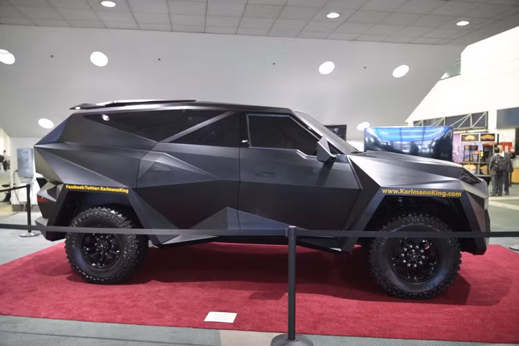 Mẫu này được nhà sản xuất phát triển dựa trên cơ sở của mẫu xe bán tải Ford F-550. Ngoài ra, mẫu xe này còn được mệnh danh là mẫu SUV đắt nhất thế giới khi giá bán Karlmann King niêm yết cho bản tiêu chuẩn từ 1,9 triệu USD (gần 45 tỷ đồng) và bản cao cấp nhất có giá 3,5 triệu USD (gần 85 tỷ đồng).