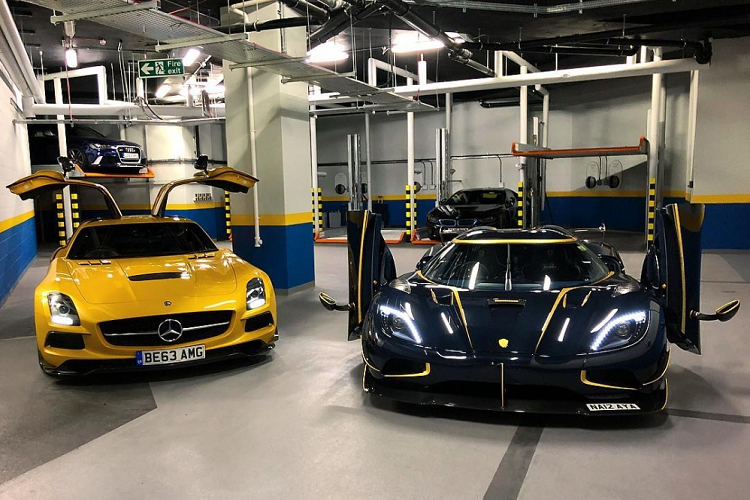 Mercedes-Benz SLS AMG được trang bị động cơ V8, dung tích 6.2 lít, sản sinh công suất tối đa 563 mã lực và mô-men xoắn cực đại 650 Nm. Động cơ kết hợp với hộp số ly hợp kép thể thao 7 cấp. Nhờ đó, siêu xe cửa cánh chim có thể tăng tốc từ 0-100 km/h trong 3,4 giây trước khi đạt vận tốc tối đa 328 km/h.