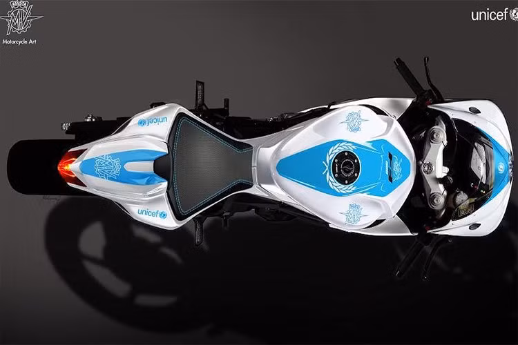 Ông Timur Sardarov - Giám đốc điều hành MV Agusta chia sẻ sau khi chiếc xe được bán: "Tôi rất hạnh phúc khi chiếc F3 800 đặc biệt đã tìm được một khách hàng hào phóng! Mọi mẫu xe của chúng tôi đều được sản xuất thủ công bởi lòng đam mê, tự hào và kinh nghiệm có được trong nhiều năm.