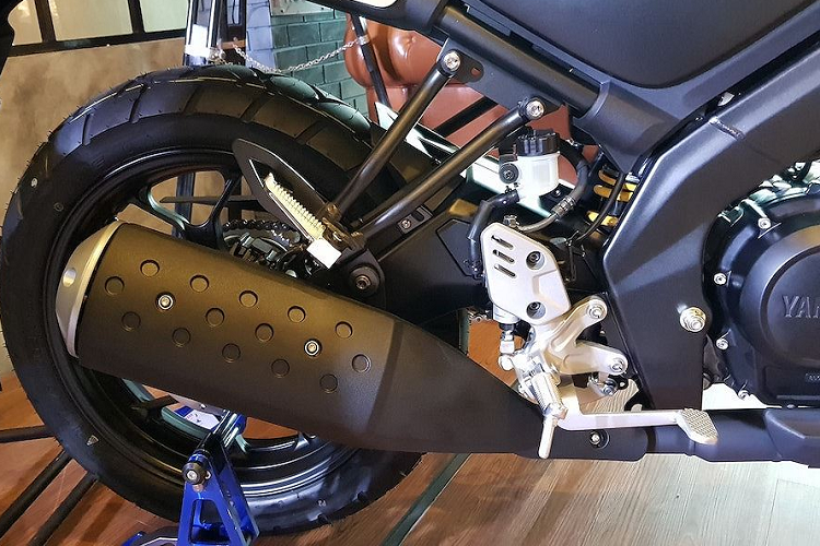 Cạnh tranh với đối thủ Honda CB150 Verza, tuy nhiên XSR155 hoàn toàn không được trang bị hệ thống phanh ABS. Đổi lại, giá xe Yamaha XSR155 bán khởi điểm rất hấp dẫn tại Thái Lan: 91.500 Baht (tương đương 68,6 triệu đồng).