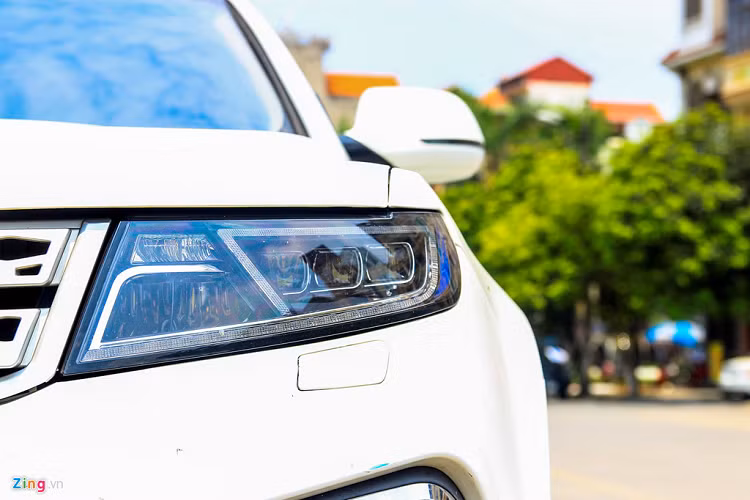 Không gian cốp sau khá rộng. Trên thị trường, tầm tiền 500 triệu đồng là vừa đủ chi phí mua các xe hạng A đời mới như Kia Morning, VinFast Fadil. Nếu muốn xe gầm cao, không gian rộng rãi, người dùng có thể tìm mua một số xe cũ như Ford EcoSport đời 2017 (các hệ thống an toàn tương đương với Zotye T600) hoặc xe chạy động cơ diesel như Ford Everest đời 2009 hoặc Hyundai Santafe đời 2007.