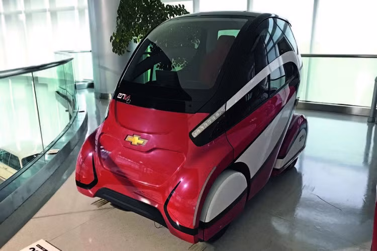 10. Chevrolet E-NV 2.0 2012 Đây là mẫu xe concept chạy điện thứ 2 được sản xuất bởi GM Trung Quốc. Một đội xe 16 chiếc E-NV 2.0 đã được chạy thử nghiệm trong khuôn viên Đại học Jiao Tong Thượng Hải từ năm 2015 tới 2017.