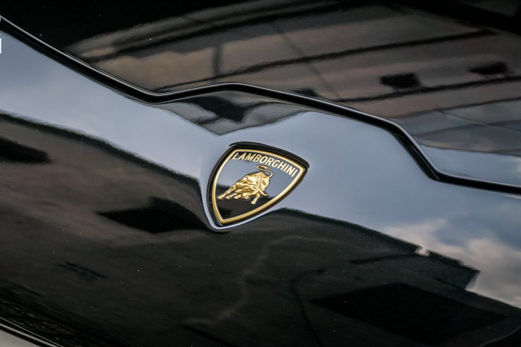 Lamborghini Huracan LP610-4 màu độc này có thiết kế lấy cảm hứng từ máy bay chiến đấu và hình ngũ giác.