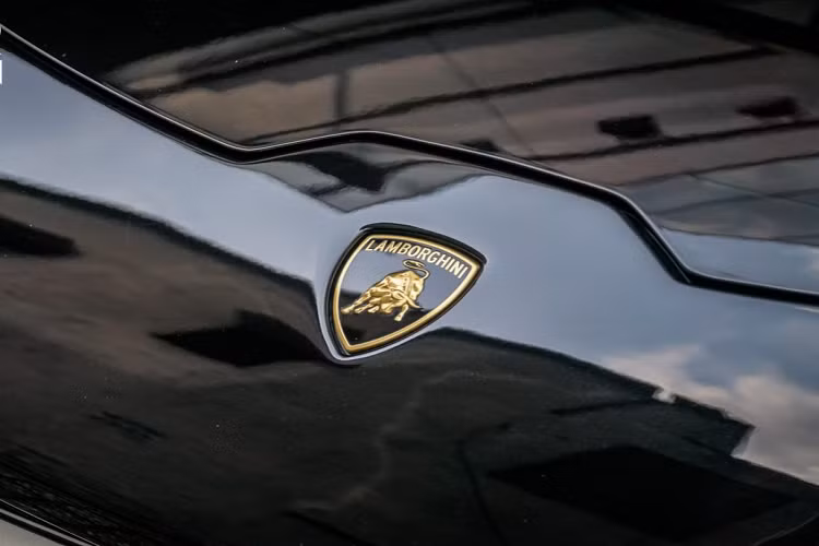 Lamborghini Huracan LP610-4 màu độc này có thiết kế lấy cảm hứng từ máy bay chiến đấu và hình ngũ giác.