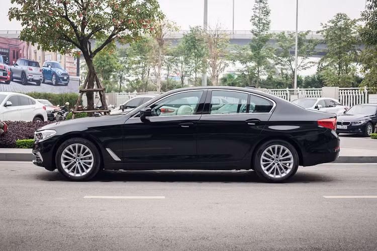 Trong khi đó E-Class 2019 là bản nâng cấp của đời E-Class thứ 5, vốn đã ra mắt lần đầu từ năm 2016.