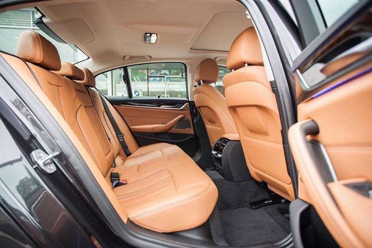 Bù lại, khách hàng sẽ có một chiếc sedan hạng sang cỡ trung nhập khẩu châu Âu và thuộc thế hệ mới nhất của 5 Series.