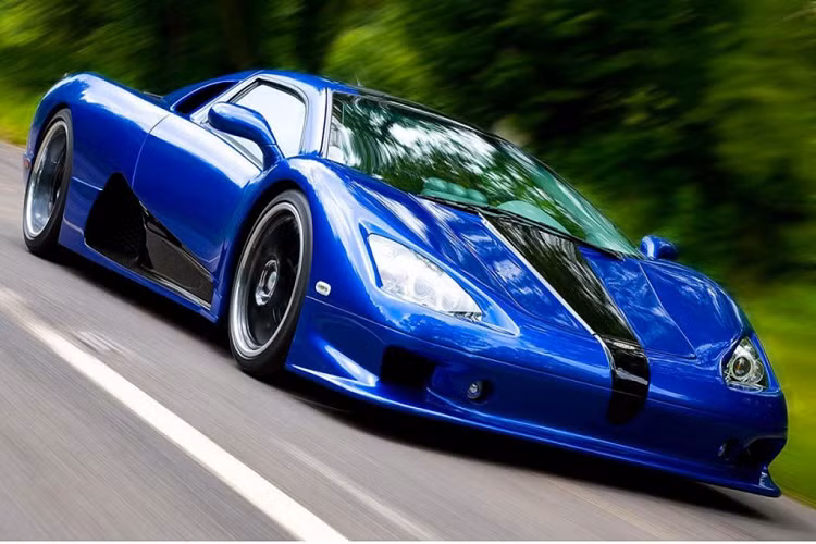SSC Ultimate Aero được sản xuất bởi Shelby Supercars (SSC) từ năm 2006 tới năm 2013, Ultimate Aero được ghi danh là mẫu ô tô thương mại nhanh nhất trong Sách Kỷ lục Guinness Thế giới năm 2007 với tốc độ tối đa 412 km/h. Ultimate Aero sở hữu động cơ V8 sử dụng hệ thống tăng áp Twin turbo với công suất 1.287 mã lực.