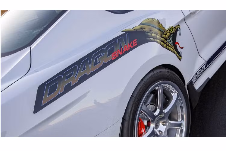 Bên cạnh động cơ, những thay đổi khác bao gồm vành xe mới bằng nhôm, nắp capo carbon đi kèm với cánh đuôi kiểu đua drag, bộ chuyển đổi khí thải tốt hơn cộng thêm kính xe mỏng hơn nhằm giảm trọng lượng.