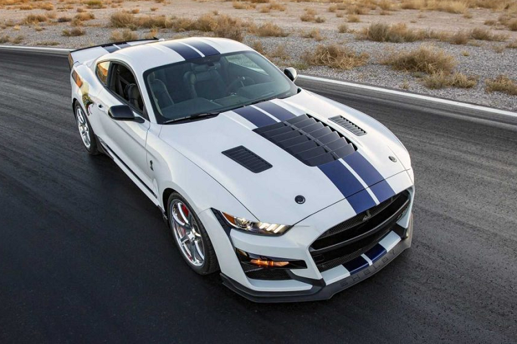 Trở lại thời hiện đại, bằng việc tinh chỉnh thêm cho chiếc GT500 Dragon Snake mới thêm mạnh mẽ hầm hố, Shelby đã tạo ra một con quái vật trên đường thẳng với công suất lên tới hơn 800 mã lực. Vẫn là máy siêu nạp 5.2 lít V8 nhưng công suất vọt lên từ 760 lên hơn 800 sức ngựa là kết quả của việc nâng cấp bộ siêu nạp, Shelby cũng tinh chỉnh giảm xóc và hệ thống kiểm soát khung xe nhằm tối ưu hóa khả năng vận hành trên những đoạn đường thẳng.