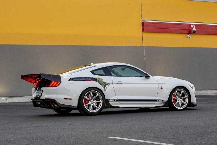 Bên cạnh động cơ, những thay đổi khác bao gồm vành xe mới bằng nhôm, nắp capo carbon đi kèm với cánh đuôi kiểu đua drag, bộ chuyển đổi khí thải tốt hơn cộng thêm kính xe mỏng hơn nhằm giảm trọng lượng.