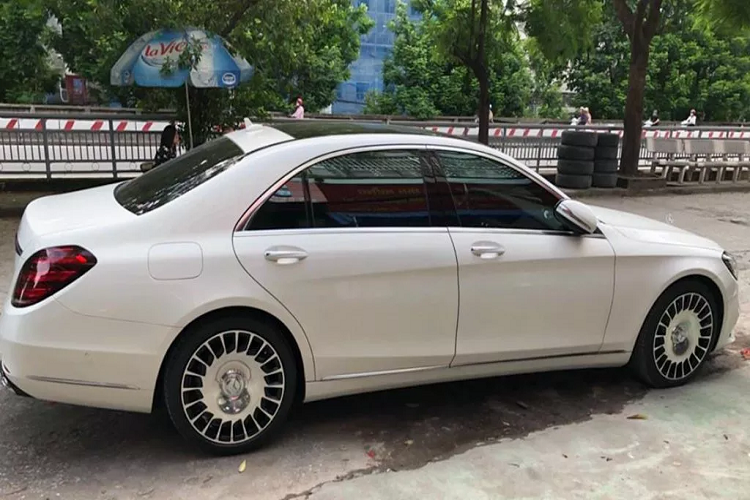Trước đó, tại Việt Nam mẫu xe Mercedes-Benz S450L cũng từng được nâng cấp mâm của Mercedes-Maybach S650, được biết bộ mâm này có giá phân phối chính hãng Mercedes-Benz Việt Nam hơn 250 triệu đồng.