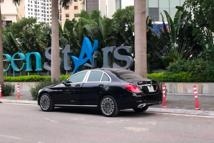 Theo nhiều thợ độ, nếu chủ nhân của một chiếc C, E hay S-Class mới không thực sự hài lòng về bộ mâm nguyên bản theo xe hay muốn ‘’dàn chân’’ xe mới mẽ và khác biệt hơn, thì lựa chọn lên mâm Mercedes-Maybach hay mâm Mercedes-AMG là một gợi ý khá hay. Tuy nhiên, nên ưu tiên chọn những bộ mâm chính hãng để bảo đảm an toàn.