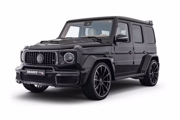 Được phát triển dựa trên nguyên mẫu G-Class thế hệ mới, mẫu xe SUV Brabus G V12 900 sẽ chỉ được sản xuất giới hạn đúng 10 chiếc trên toàn cầu, xe sử dụng chung nền tảng động cơ V12 có nguồn gốc từ Mercedes-Benz S600L với công suất nguyên bản 523 mã lực.