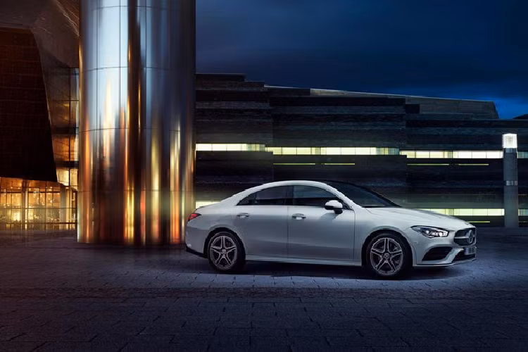 Mercedes từng giới thiệu mẫu CLA Coupe thế hệ mới tại triển lãm CES 2019 tại Las Vegas, Mỹ hồi đầu năm. Mẫu xe coupe bốn cửa Mercedes CLA 250 AMG 2020 được phát triển dựa trên nền tảng dòng A-Class. 