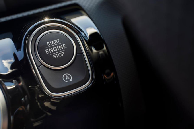 Chức năng khởi động nút bấm Keyless-Go với nút khởi động Start Stop Engine được thiết kế chau chuốt.