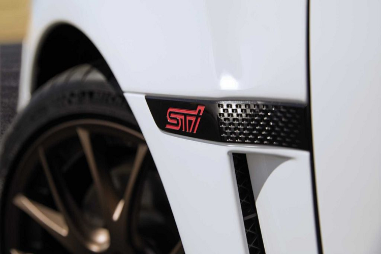Mức giá xe Subaru WRX STI Series.White 2020 mới bán ra thị trường khoảng 42,695 chưa bao gồm 900 đô phí vận chuyển (tổng cộng khoảng hơn 1 tỷ đồng).