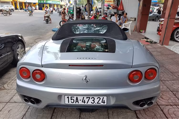Trái tim của hàng hiếm Ferrari F360 Spider sản sinh công suất tối đa 400 mã lực tại vòng tua máy 8.500 vòng/phút và mô-men xoắn cực đại 373 Nm tại vòng tua máy 4.750 vòng/phút.