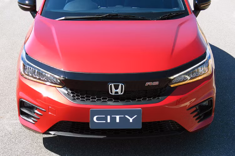Nhìn chung, kích thước của Honda City thế hệ mới tại thị trường Thái Lan nhỉnh hơn so với các đối thủ trong phân khúc sedan hạng B như Nissan Almera (Sunny) hay Mazda2 sedan...