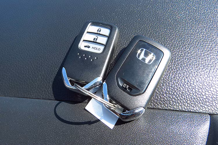 Đáng chú ý, Honda City thế hệ mới mang kích thước lớn hơn cả “người anh” Civic thế hệ cũ (FB; 2012 - 2016). Bước sang thế hệ mới, Honda City mang thiết kế năng động và sang trọng hơn trước. 